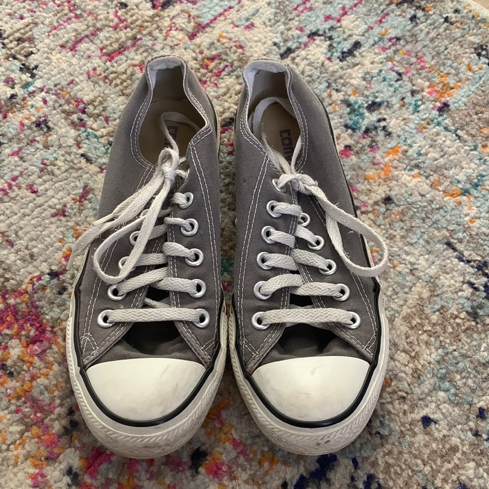 Gray Converse All Star sneaker, size 7